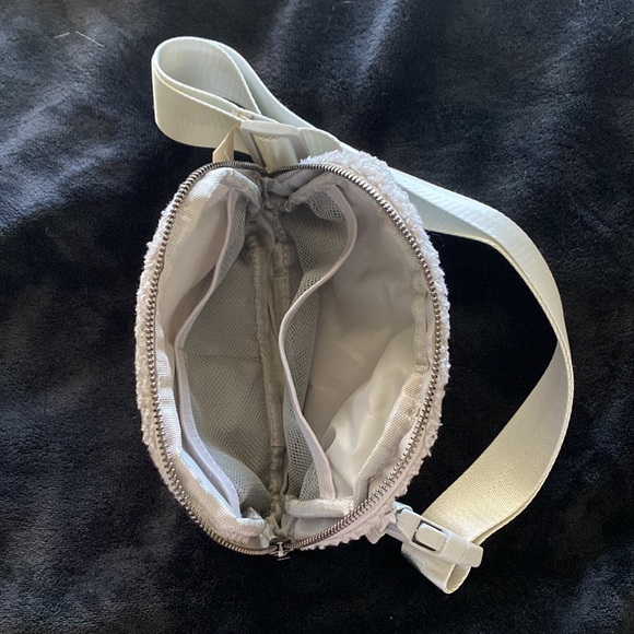 belt bag - Picture 2 of 2